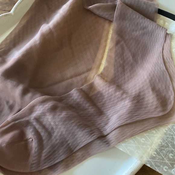 Vintage Bur-Mil Cameo Sheer Textured Thigh High Stocking’s Hosiery - Picture 12 of 13